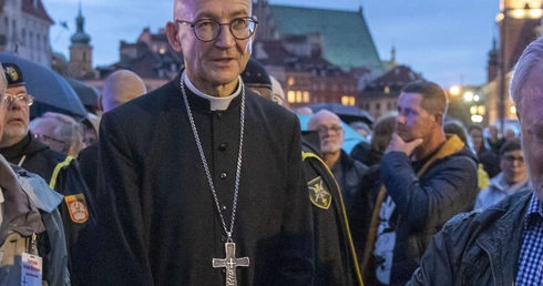 Centralna Droga Krzyżowa. Rozważania napisał abp Adrian Galbas