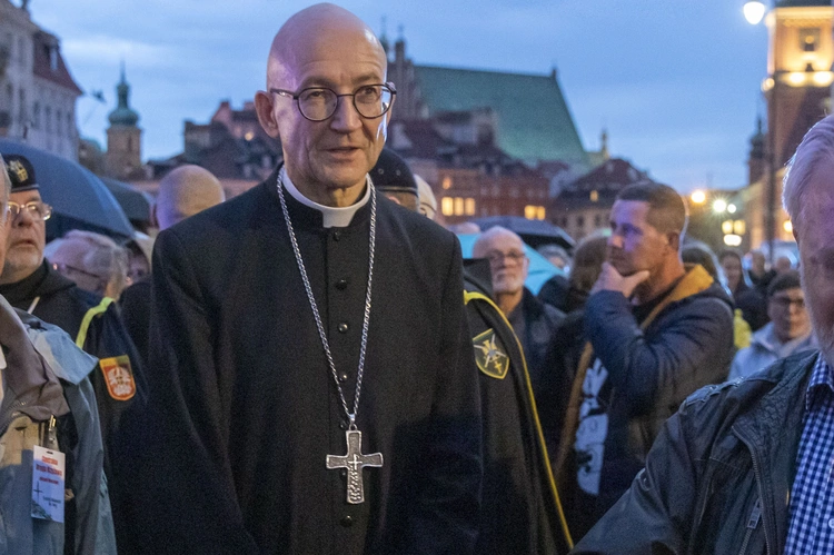 Centralna Droga Krzyżowa. Rozważania napisał abp Adrian Galbas