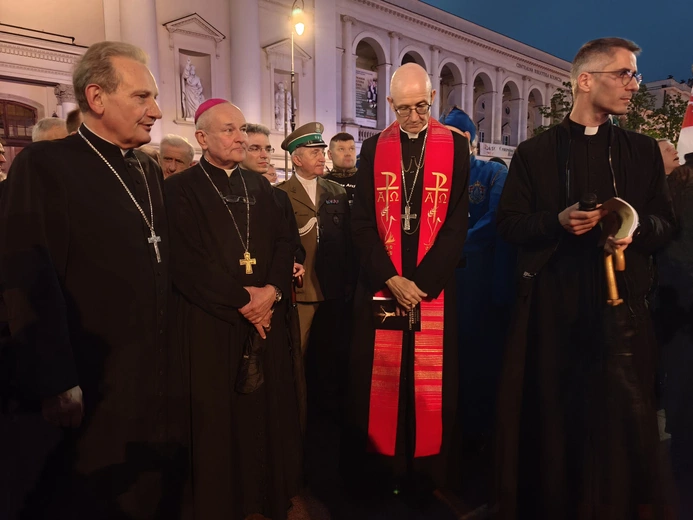 Abp Galbas: Patrzmy na Ukrzyżowanego, aby mieć siłę
