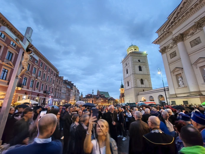 Abp Galbas: Patrzmy na Ukrzyżowanego, aby mieć siłę