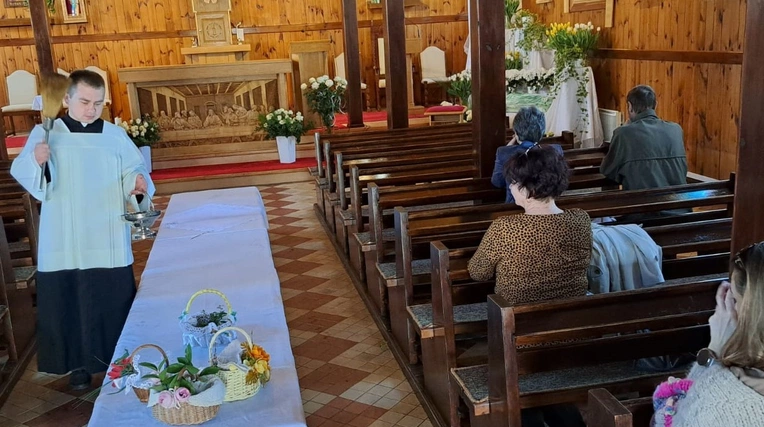 Alumni błogosławili pokarmy