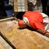Jerozolima: liturgia Wigilii Paschalnej w Bazylice Grobu Pańskiego