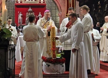 Abp Józef Kupny w Noc Zmartwychwstania: Dostrzeż Boga, który żyje!