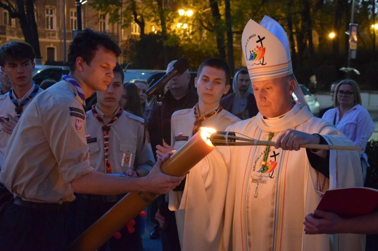 Bp Solarczyk przewodniczył liturgii Wigilii Paschalnej