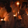 Podczas liturgii Wigilii Paschalnej w Bazylice św. Piotra w Rzymie