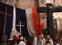 Krzyż świętych męczenników polskich w mszczonowskiej farze