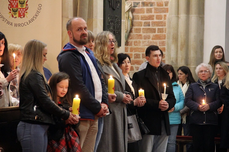 Liturgia Wigilii Paschalnej w archikatedrze wrocławskiej 2025