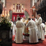 Liturgia Wigilii Paschalnej w archikatedrze wrocławskiej 2025