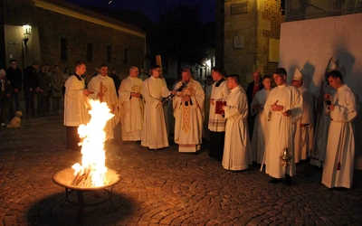 Liturgia Wigilii Paschalnej w archikatedrze wrocławskiej 2025