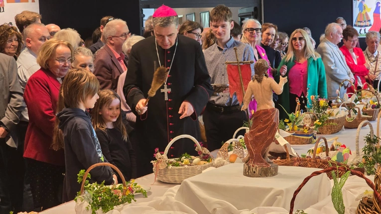 W Radziejowicach pokarmy poświęcił bp Wojciech Osial.