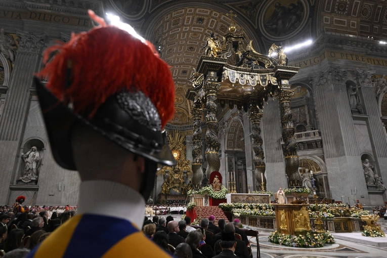 Papież: Wielkanoc przynosi nadzieję, nieśmy ją światu
