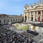 Franciszek: Zmartwychwstały Chrystus otwiera nasze życie na nadzieję
