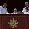 Franciszek udzielajacy błogosławieństwa Urbi et orbi