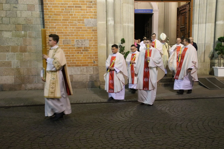 Płock. Wigilia Paschalna w katedrze