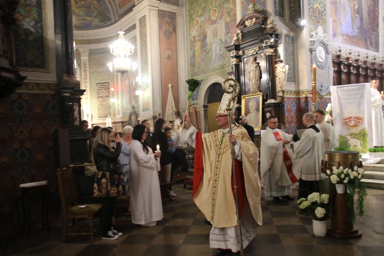 Płock. Wigilia Paschalna w katedrze