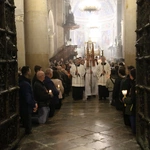 Płock. Wigilia Paschalna w katedrze
