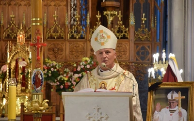 Bp Solarczyk modlił się za zmarłego papieża Franciszka