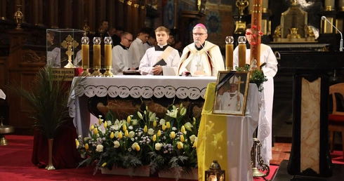 Nieszpory w intencji zmarłego papieża Franciszka