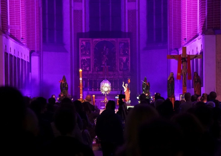 Uwielbienie Wielkanocne w kościele pw. NMP na Piasku we Wrocławiu 
