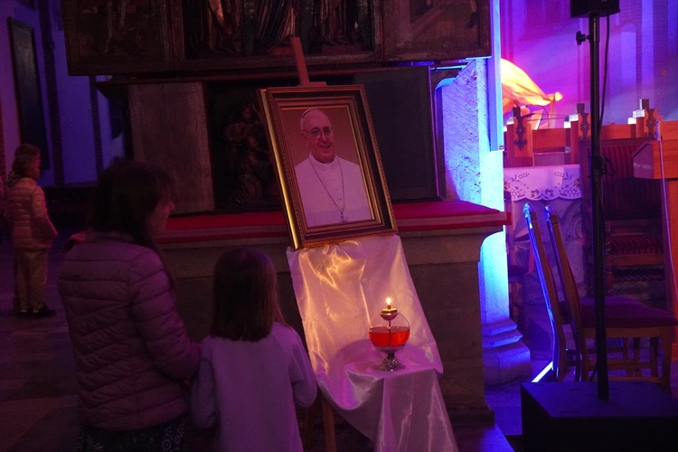 Uwielbienie Wielkanocne w kościele pw. NMP na Piasku we Wrocławiu 