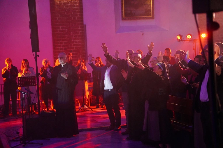 Uwielbienie Wielkanocne w kościele pw. NMP na Piasku we Wrocławiu 