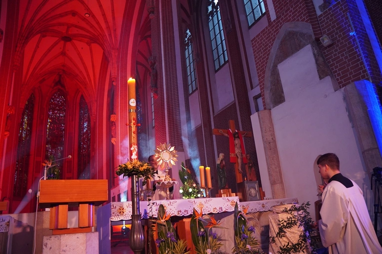 Uwielbienie Wielkanocne w kościele pw. NMP na Piasku we Wrocławiu 