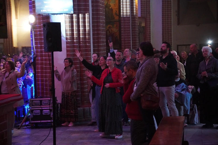 Uwielbienie Wielkanocne w kościele pw. NMP na Piasku we Wrocławiu 