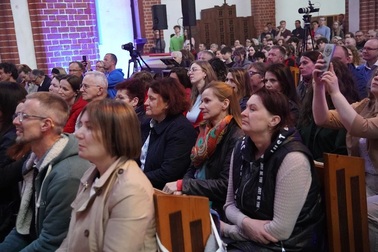 Uwielbienie Wielkanocne w kościele pw. NMP na Piasku we Wrocławiu 