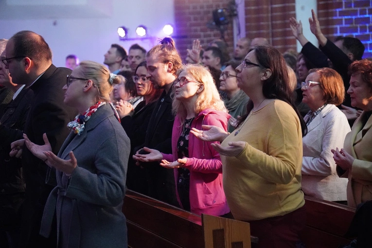 Uwielbienie Wielkanocne w kościele pw. NMP na Piasku we Wrocławiu 