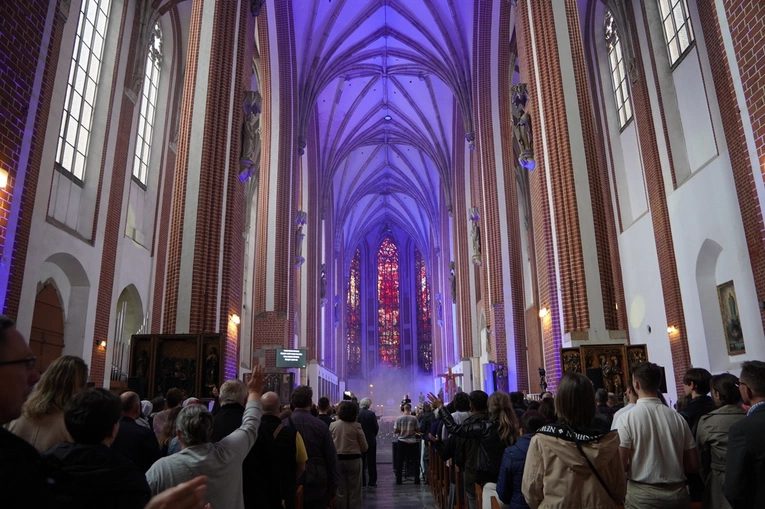 Uwielbienie Wielkanocne w kościele pw. NMP na Piasku we Wrocławiu 