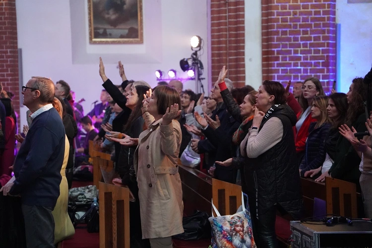 Uwielbienie Wielkanocne w kościele pw. NMP na Piasku we Wrocławiu 