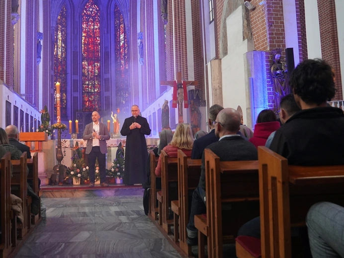 Uwielbienie Wielkanocne w kościele pw. NMP na Piasku we Wrocławiu 