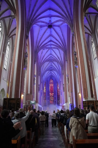 Uwielbienie Wielkanocne w kościele pw. NMP na Piasku we Wrocławiu 