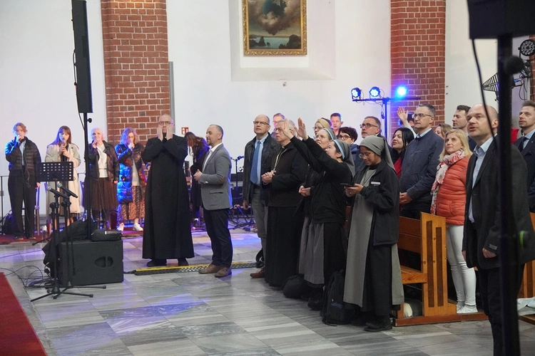 Uwielbienie Wielkanocne w kościele pw. NMP na Piasku we Wrocławiu 