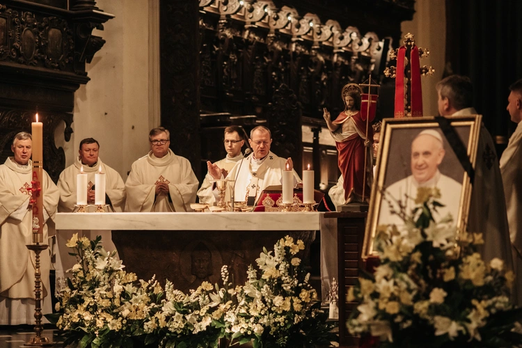 Msza św. w intencji zmarłego papieża Franciszka
