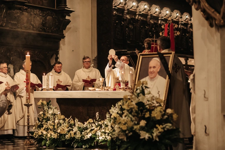 Msza św. w intencji zmarłego papieża Franciszka
