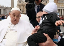 Ostatnie godziny Papieża Franciszka: gest ręki i podziękowanie za przejazd papamobile