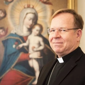 Abp Gintaras Grušas dla „Gościa Niedzielnego”: W samym sercu cierpienia objawia się miłosierdzie Boże 