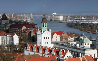 Szczecin to według Piotra Semki miasto kształtujące się w oderwaniu od reszty kraju. 