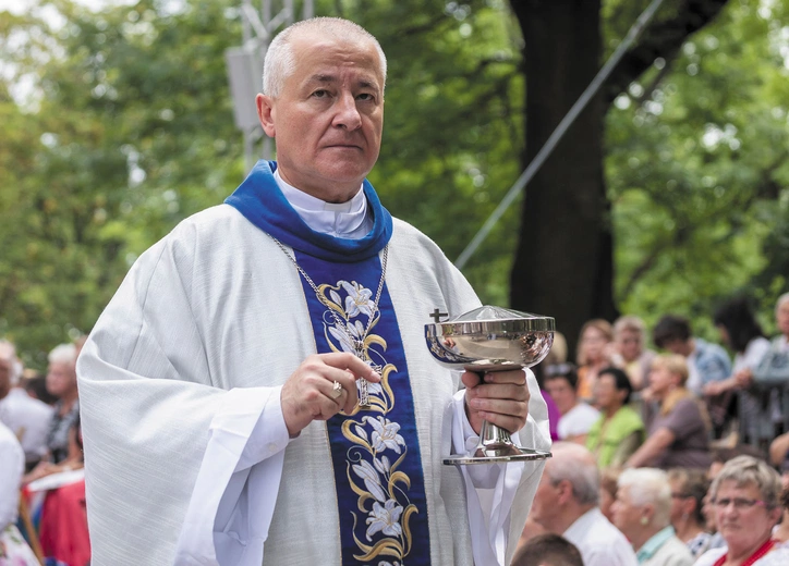 Ósmy dzień tygodnia. Rozmowa z bp. Arturem Ważnym