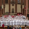 Nadzwyczajni szafarze zostali ustanowieni w Niedzielę Palmową w kościele Świętych ApostołówPiotra i Pawław Katowicach. 
