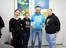 Tworzący organizację (od lewej): Alicja Orszulak, Kateryna Bondarenko, ks. Adam Koppel i Dominika Macha. 