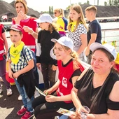 Wolontariuszy w charakterystycznych koszulkach i kamizelkach można spotkać wszędzie, gdzie dzieje się dobro. Na zdjęciu na corocznym rejsie organizowanym z okazji Dnia Dziecka.