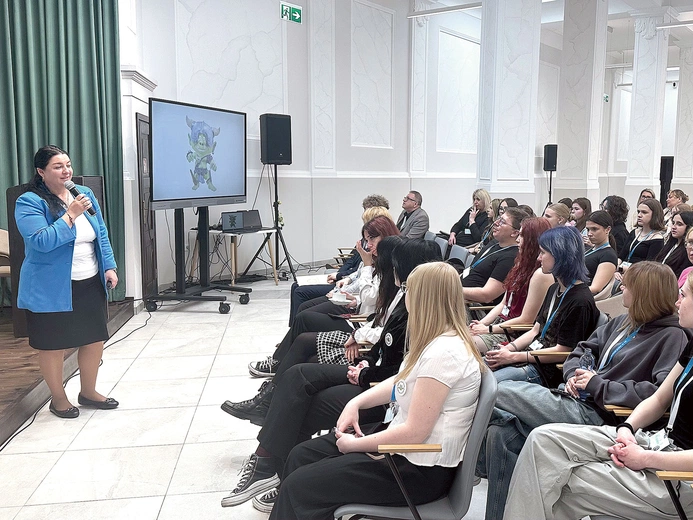 Aneta Tombarkiewicz- -Olszewska, prezes Śląskiego Stowarzyszenia Mediatorów Rodzinnych, podczas warsztatów w spinPLACE w Katowicach.