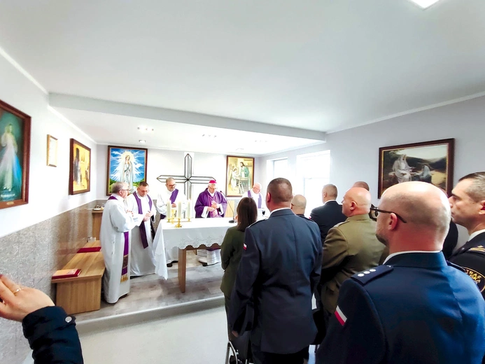 Odwiedzając skazanych,  pasterz diecezji posługuje tym, którzy szukają Boga. 