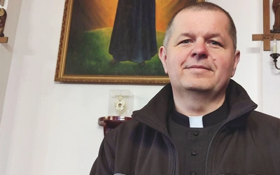 Obraz św. s. Faustyny Kowalskiej i jej relikwie będą towarzyszyły modlącym się za dusze zmarłych.