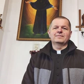 Obraz św. s. Faustyny Kowalskiej i jej relikwie będą towarzyszyły modlącym się za dusze zmarłych.