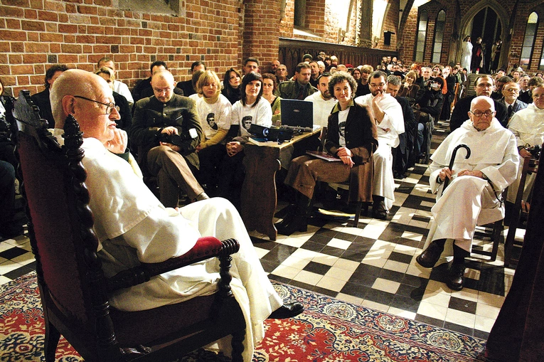 Gdy w 2007 r.  o. Kłoczowskiego honorowano z okazji jego 70. urodzin, w kapitularzu klasztoru dominikanów przy ulicy Stolarskiej byli obecni nie tylko jego konfratrzy z o. Joachimem Badenim, jego mentorem i współpracownikiem (w pierwszym rzędzie po prawej, z laską), lecz także jego wychowankowie z „Beczki”. 