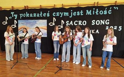 Niektórzy sami przygotowali zarówno utwory, jak i stroje.