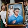 Kanonizacja Carla przypada w Niedzielę Miłosierdzia. Na zdjęciu młodzi z parafii Narodzenia NMP w Popowie Kościelnym w dniu powitania relikwii swojego rówieśnika z Włoch (16 czerwca 2022 r.).